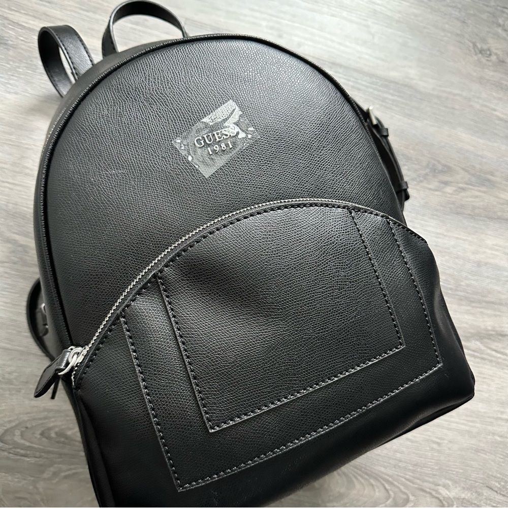 New Guess Backpack - Picture 2 of 5